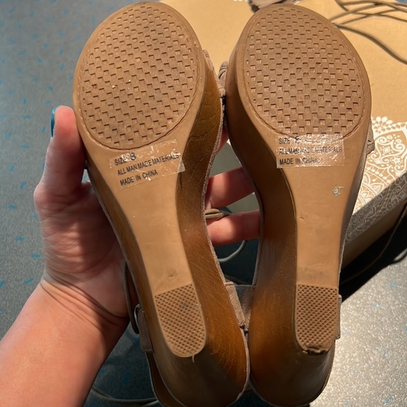 Altard’d State Tan Wedges with original box. - Picture 5 of 6
